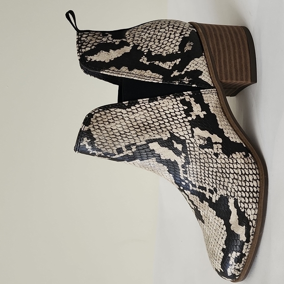Dr. Scholl's Black White Snakeskin Reptile Python Faux Leather Ankle Booties 6M - Picture 1 of 8